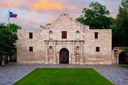 Façade of the alamo