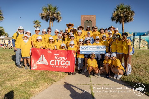 AAB 2024 Fall Coastwide Cleanup Volunteers and Commissioner Dawn Buckingham, M.D.