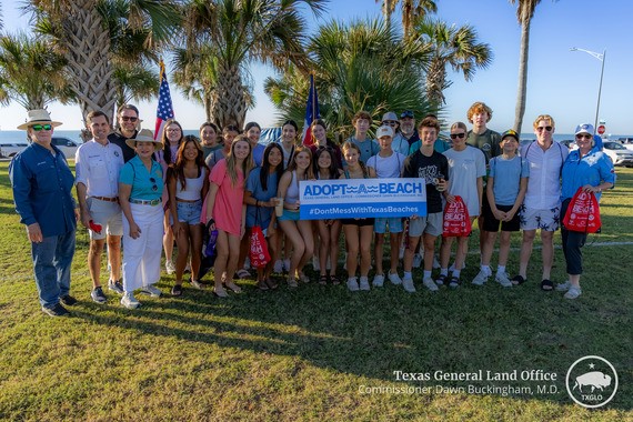 AAB 2024 Fall Coastwide Cleanup Volunteers and Commissioner Dawn Buckingham, M.D.