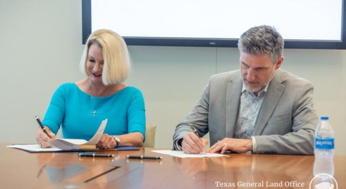 Commissioner Dawn Buckingham, M.D. and Dominic Genetti, Senior Vice President, ExxonMobil Low Carbon Solutions